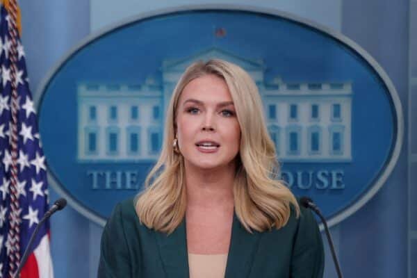 Trump announces 25% tariffs in imported cars, increasing the global trade war