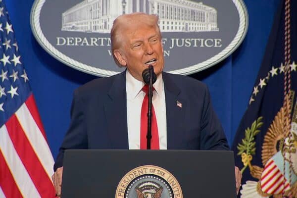 Trump criticizes the prosecution, promotes on January 6 of the hostages during the visit to the Department of Justice