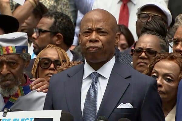 The Mayor of New York City, Eric Adams, launches an offer of re -election after the tumultuous first term