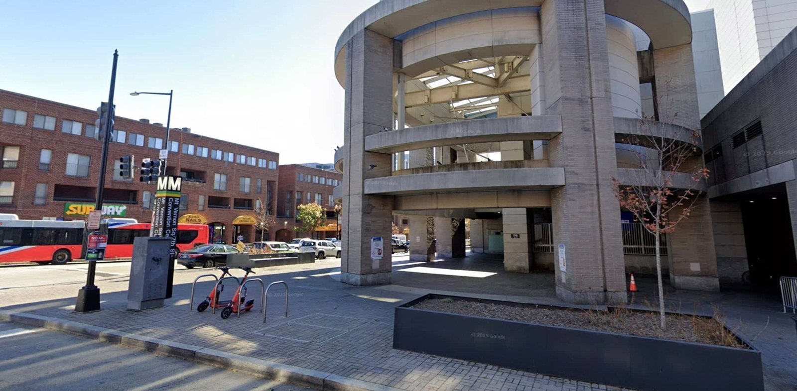Hunt for an armed man who killed the inmate of Congress in DC