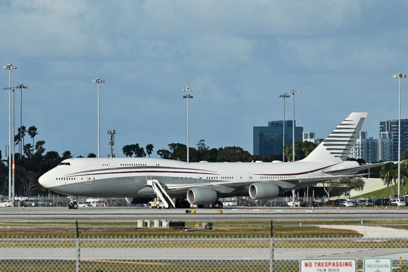 US accepts 'unconditional donation' of Qatar Jet, the cost of modernization is classified: Fuentes