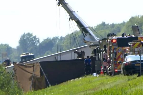 At least 5 people killed after the tourist bus who travel back from the Niagara Crashes cataracts: the police