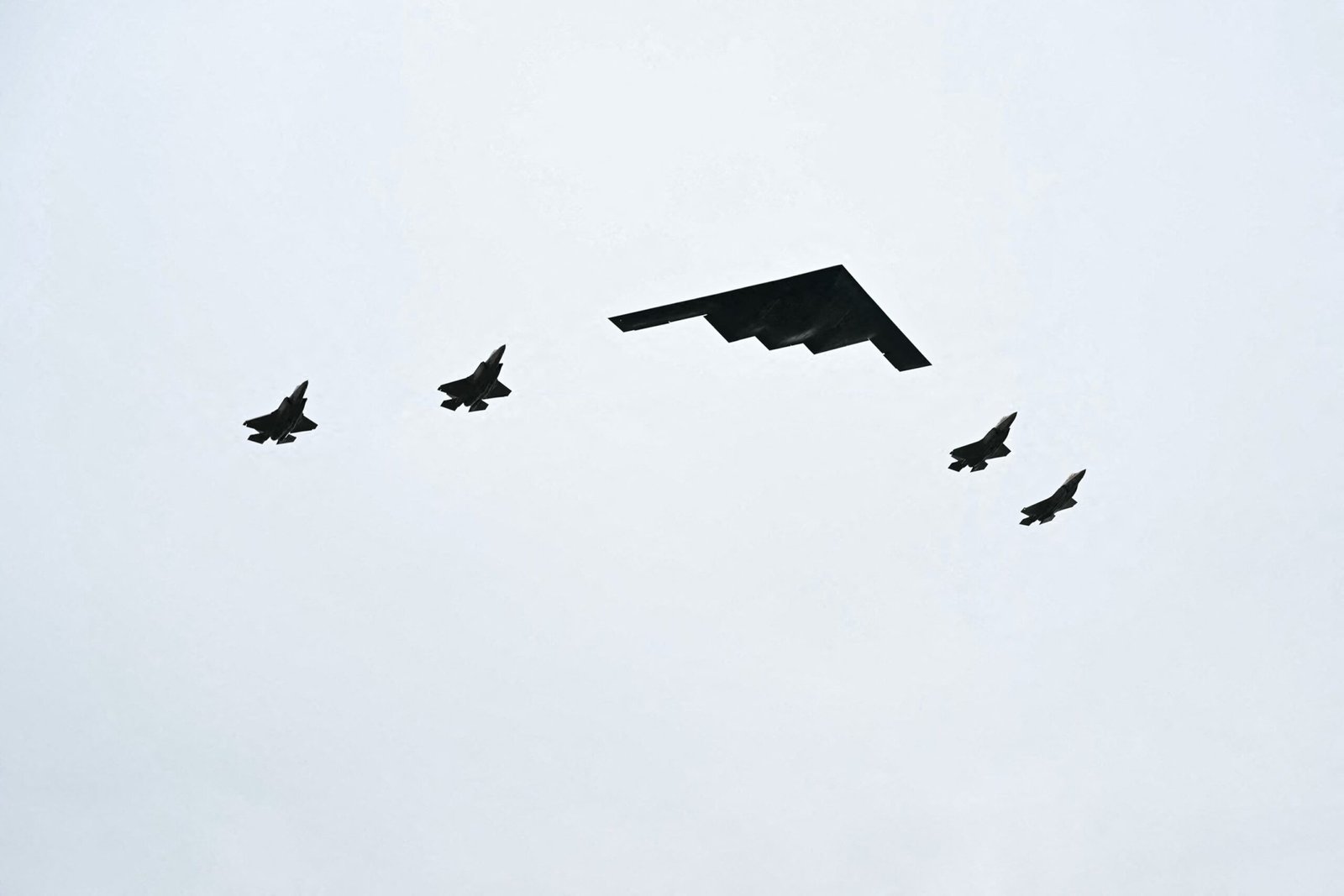 B-2 The stealthy bomber performs high step as Trump, Putin reaches the Alaska base