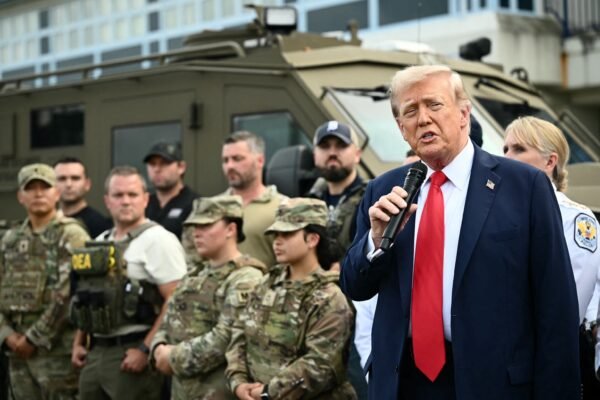 Do not patrol, but Trump visits the police, military in DC while promoting the thrust against crime