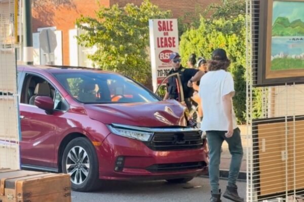 3 hospitalized, including the child, after the Minivan drives through the Pennsylvania Festival