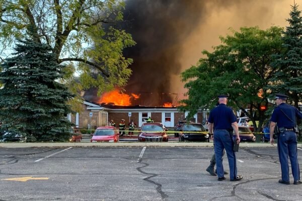 At least 10 shots, 2 fatally, in the church of Michigan burned by the gunman: the police