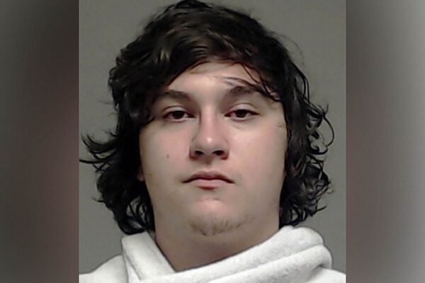 Dallas Ice Shooting The latest: Sniper supposedly left a note behind saying that he wanted to bring the agents 'terror'