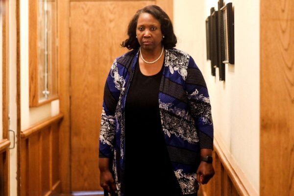 Trump asks Scotus to get Lisa Cook from Fed Reserve