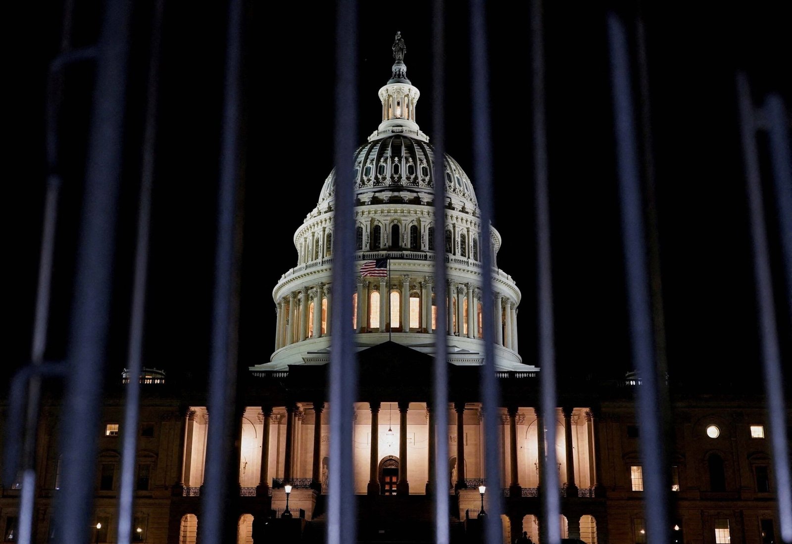 Fed workers say they are stressed, financially stretched by government closure