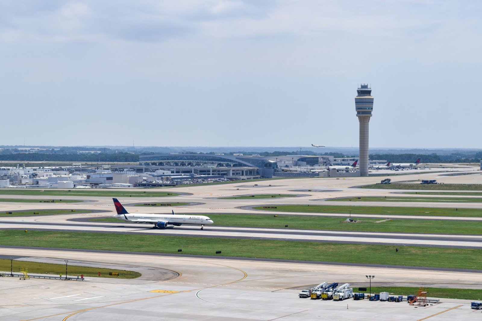Man arrested for allegedly threatening to shoot at Atlanta airport