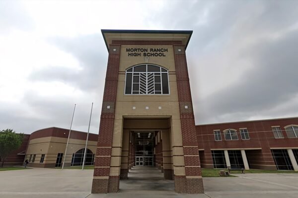 Navy veteran who threatened to shoot up Texas high school, zoo arrested after car chase: police