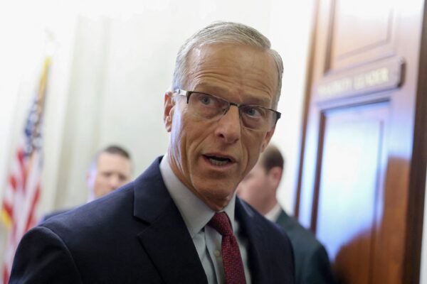 The Senate will vote again on government financing bills as the closing reaches the 3rd day